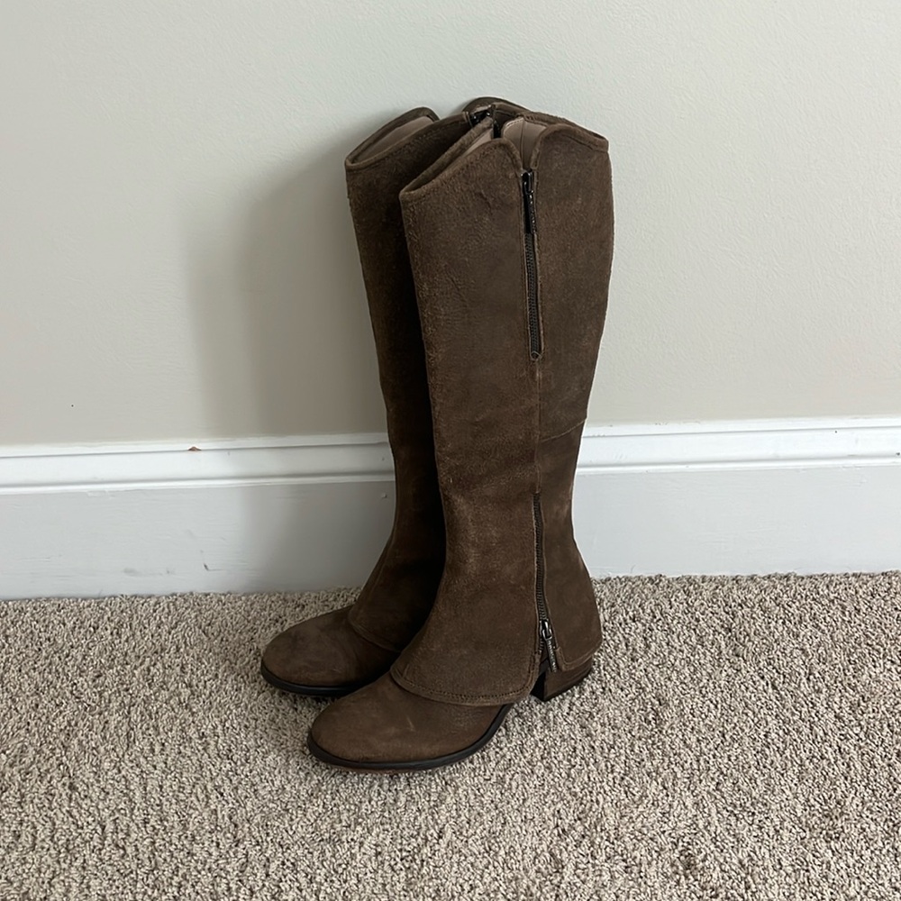 Donald J. Pliner Brown Heeled Boots